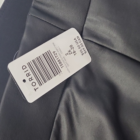 Bnwt torrid faux leather skirt - Picture 2 of 2
